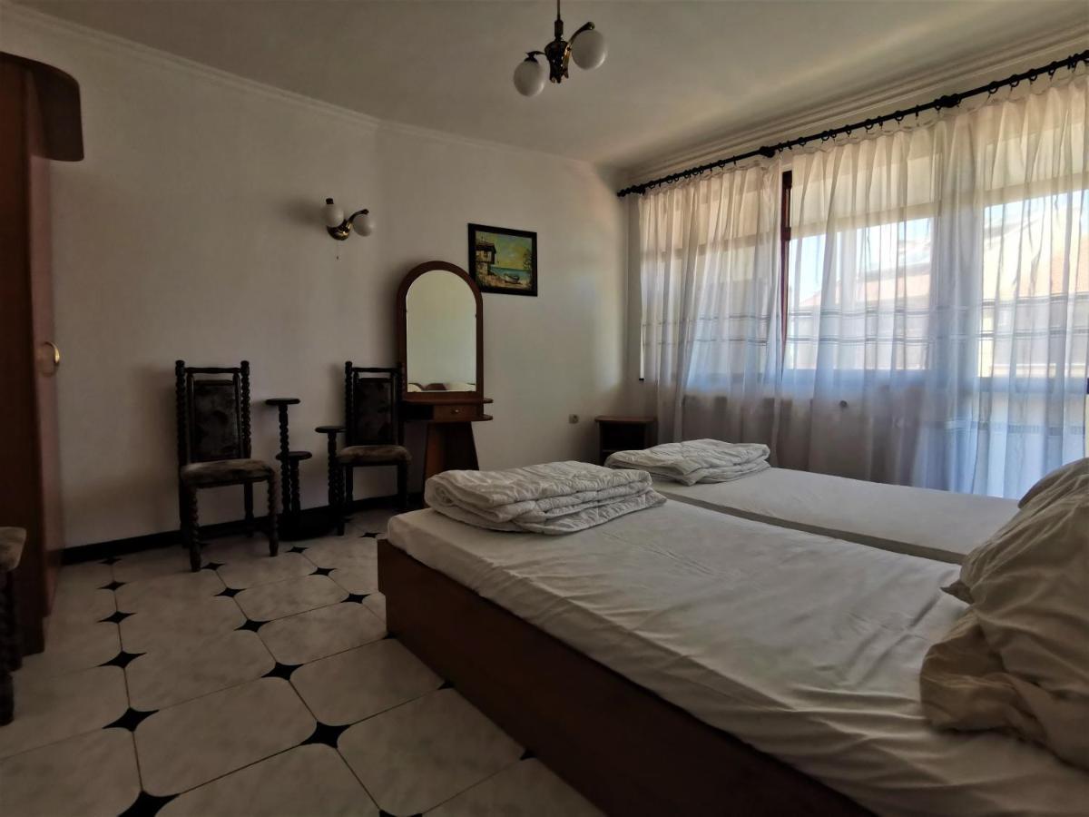 Lazur Seaview Apartment Поморие Экстерьер фото